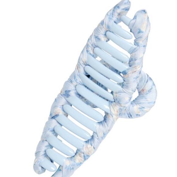 Goody LoveShackFancy Satin Claw Clip Everblooming Rosette - Picture 4 of 5